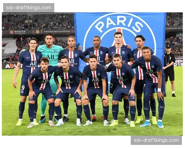 战术复盘：解析巴黎圣日耳曼变阵4-2-2-2，在中场人数劣势下仍控制比赛的原因。