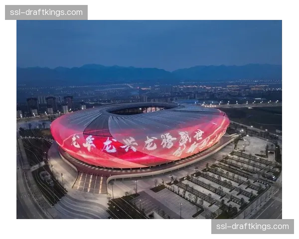 重庆龙兴足球场投入使用，6万人专业球场成新地标